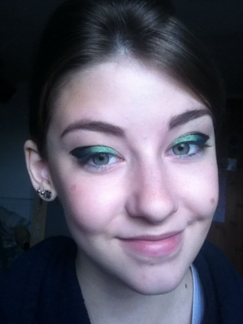 Roughly apply this to the outer cornet and blend inwards slightly.