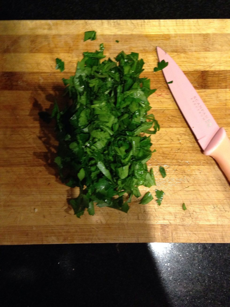 Roughly chopped parsley (as a garnish.