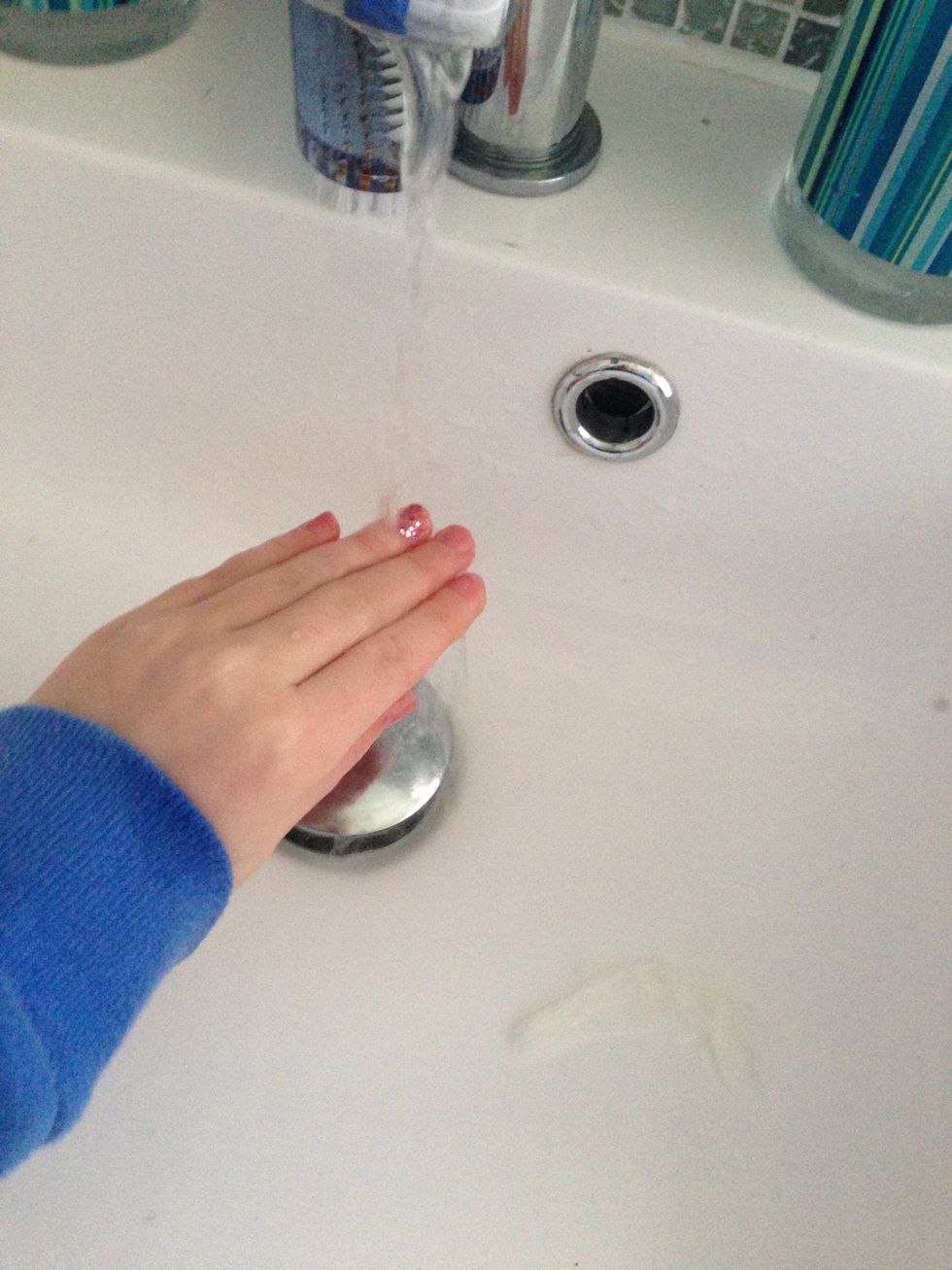 Run the cold water and put your nails at the bottom of the tap near the plug it's doesn't work with glitter nails! My glitter nail was dry