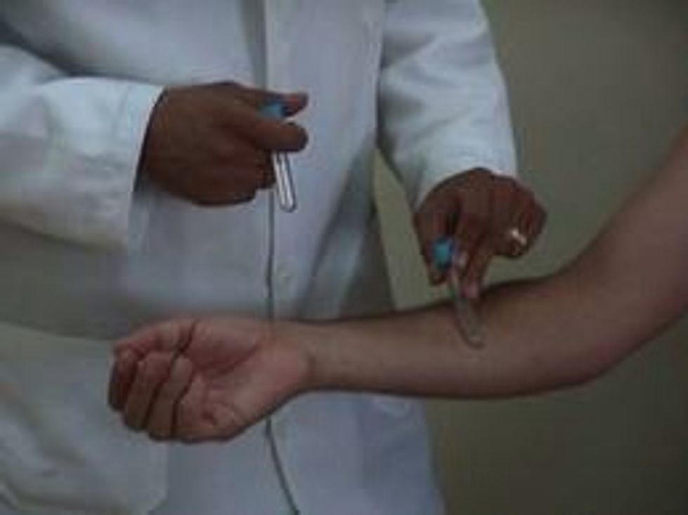 S.TERMICA: utilizar dos tubos de ensayo, uno con agua caliente y otro con agua fr\u00eda. Tocar la piel y preguntar al paciente si nota fr\u00edo o calor.