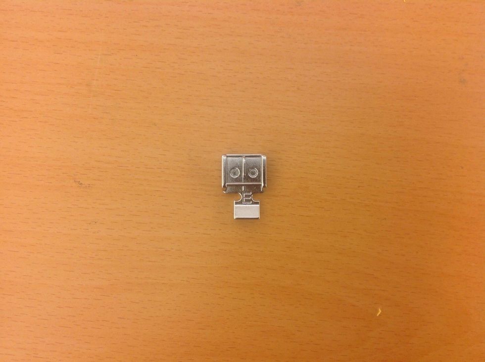 S\u00e4tt p\u00e5 pressarfot E f\u00f6r dragkedja.