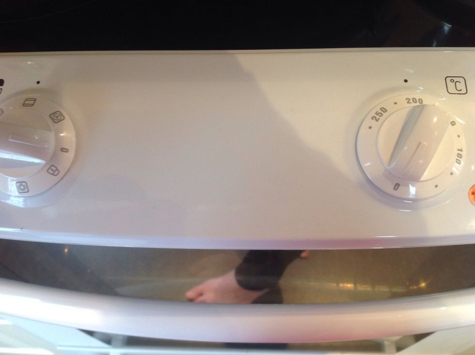 S\u00e4tt p\u00e5 ugnen/ Put on the oven