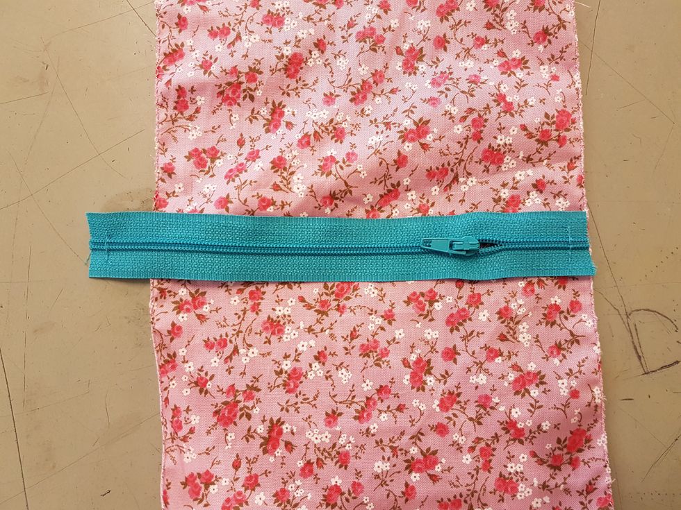 S\u00e5 h\u00e4r ser det ut n\u00e4r stoppen \u00e4r sydda p\u00e5 dragkedjans kanter.