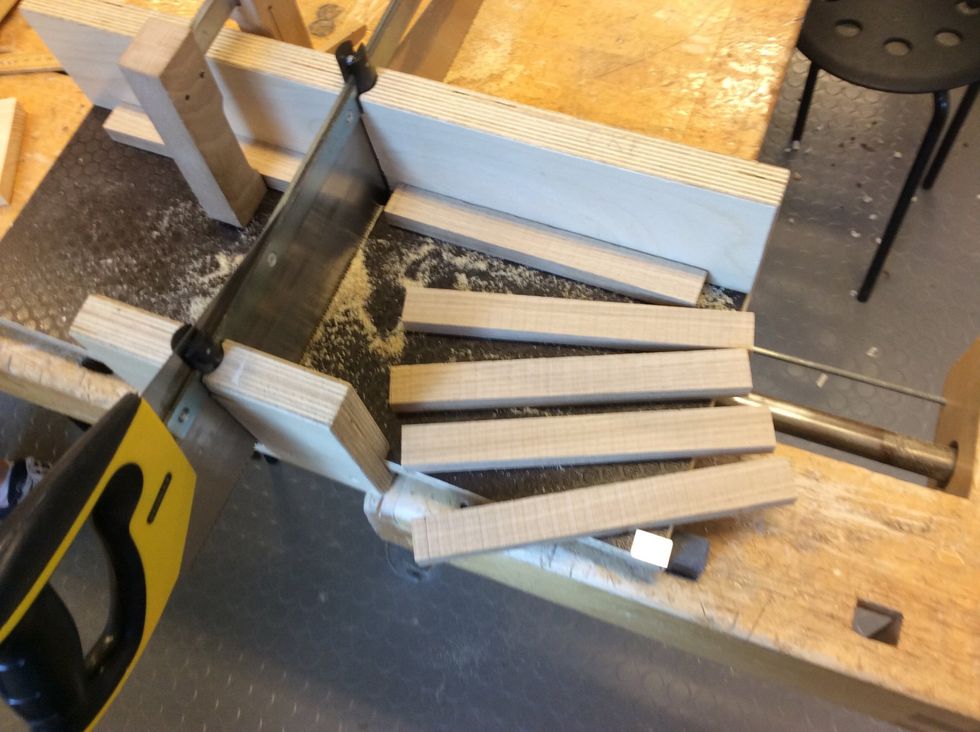 S\u00e5ga de bitar du ska limfoga i s\u00e5gl\u00e5dan.