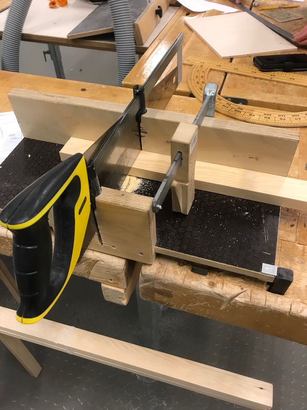 S\u00e5ga en ram som passar dina m\u00e5tt p\u00e5 din och denna Green Screen \u00e4r 151cm X axel och 101 cm Y axel.