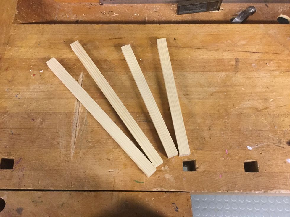 S\u00e5ga till dina fyra bitar s\u00e5 l\u00e5nga som du best\u00e4mt att de ska vara.