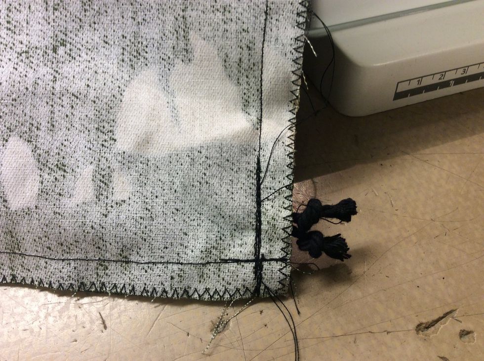 S\u00e5h\u00e4r ska det se ut n\u00e4r du sytt fast snoddens \u00e4ndar.