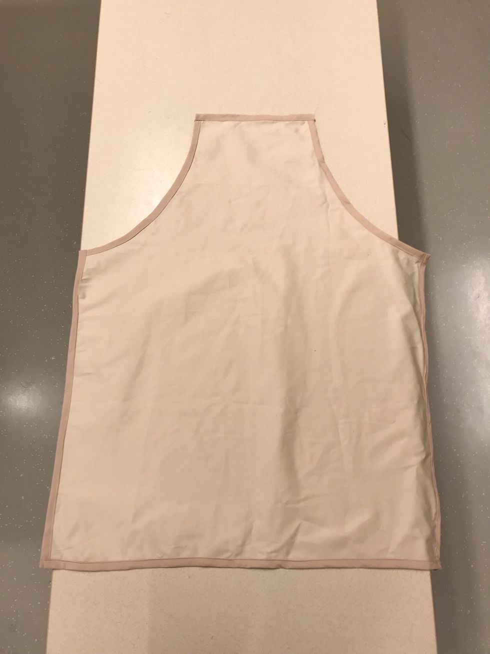 S\u00e5h\u00e4r ska resultatet se ut. Viktigt att inte sy allt d\u00e4r uppe d\u00e5 man ska sy in band f\u00f6r att vara runt huvudet.