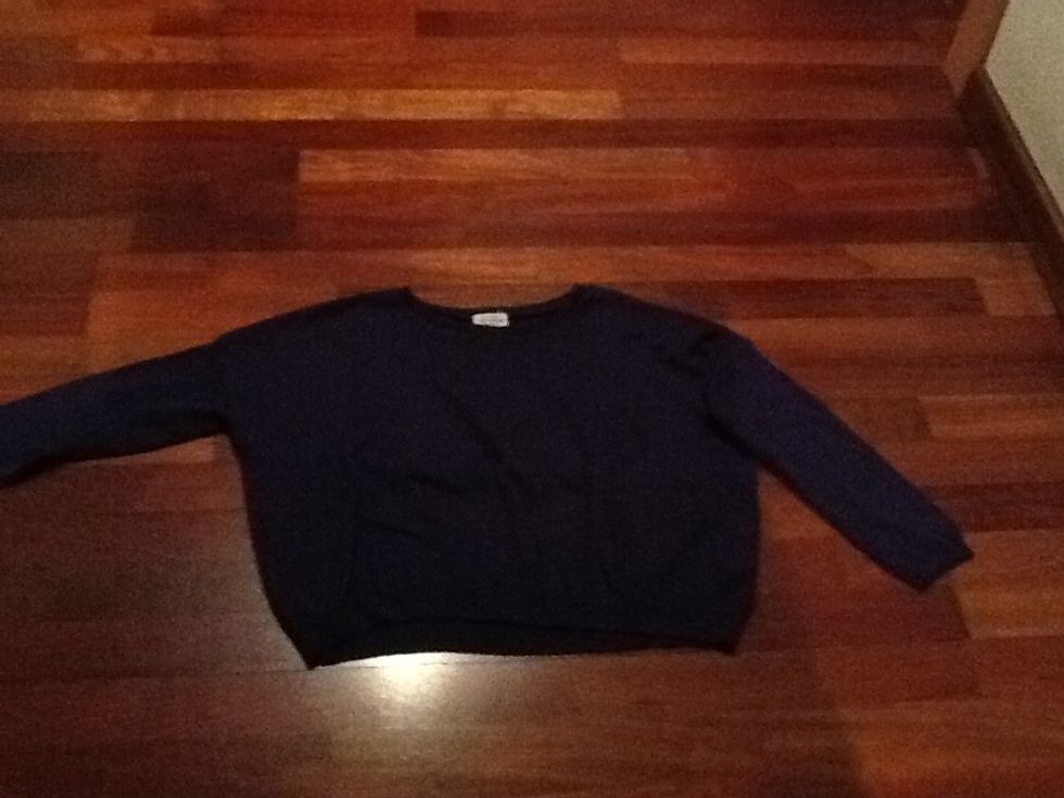 Samarreta- gersei blau amb munyequeres marrons El pots portar amb texans Es amb el que queda millor.es caiguda!!!