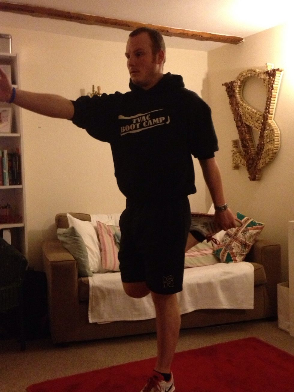 Same again on the opposite leg for a further 10 seconds