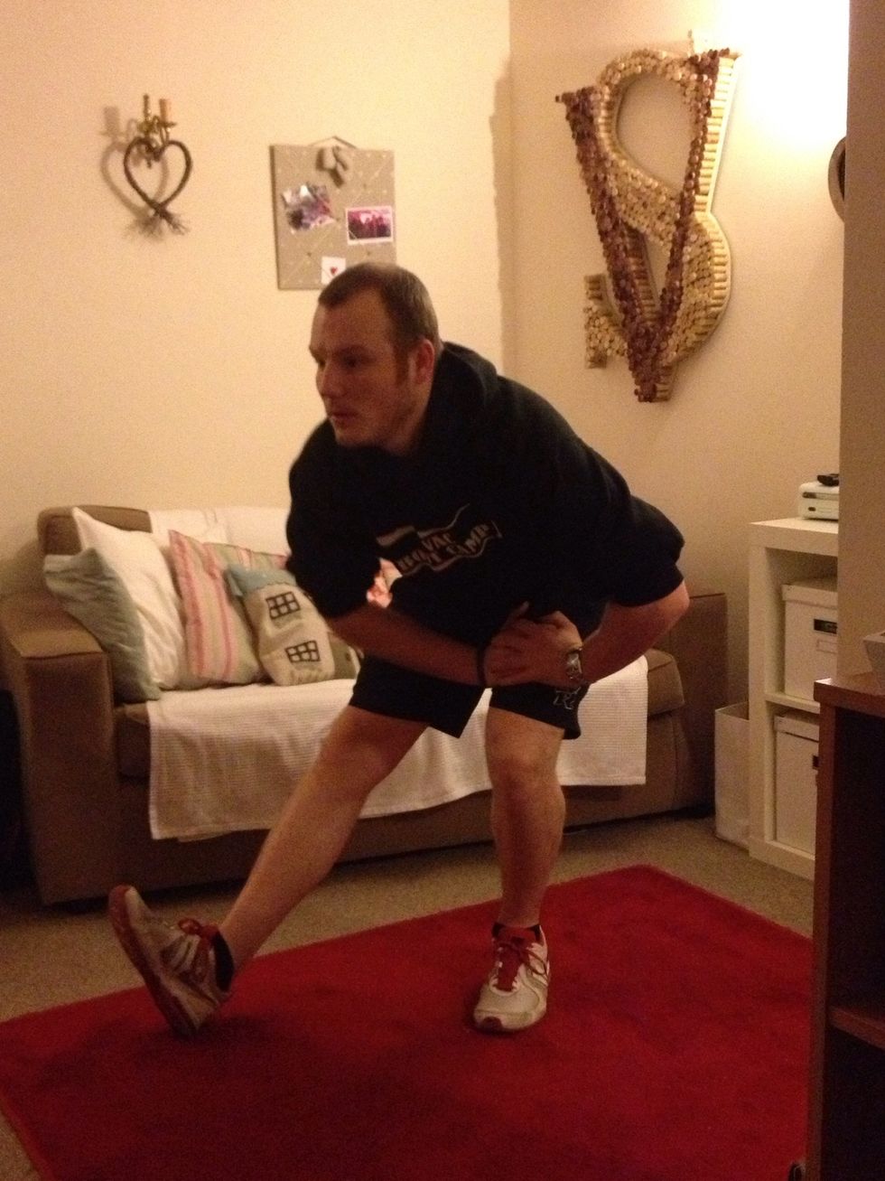 Same again on the other leg and remember do not lean on the straight leg, and keep your toes pointed towards the ceiling :-)