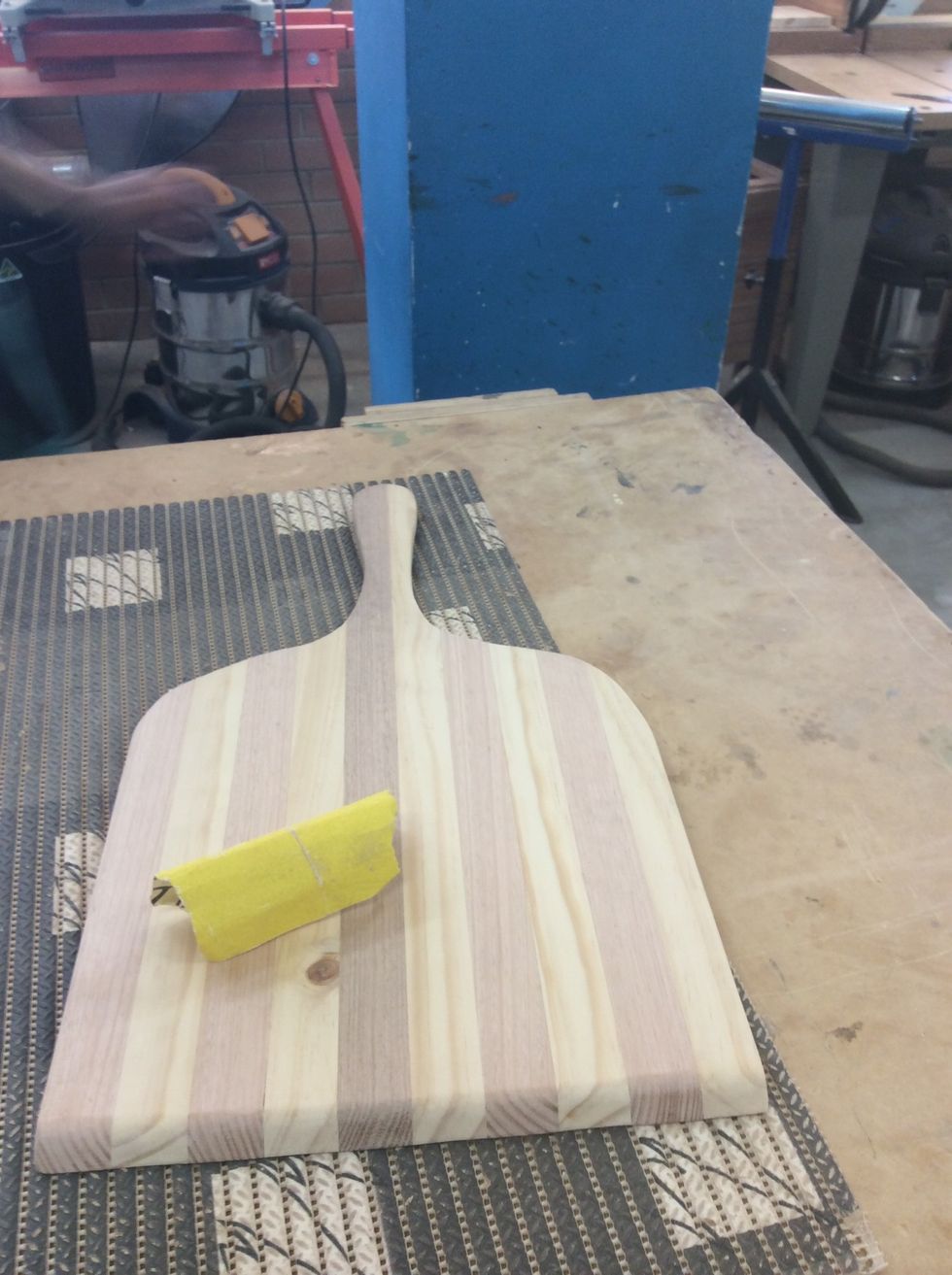 Sand edges of the pizza paddle until the sides are not sharp