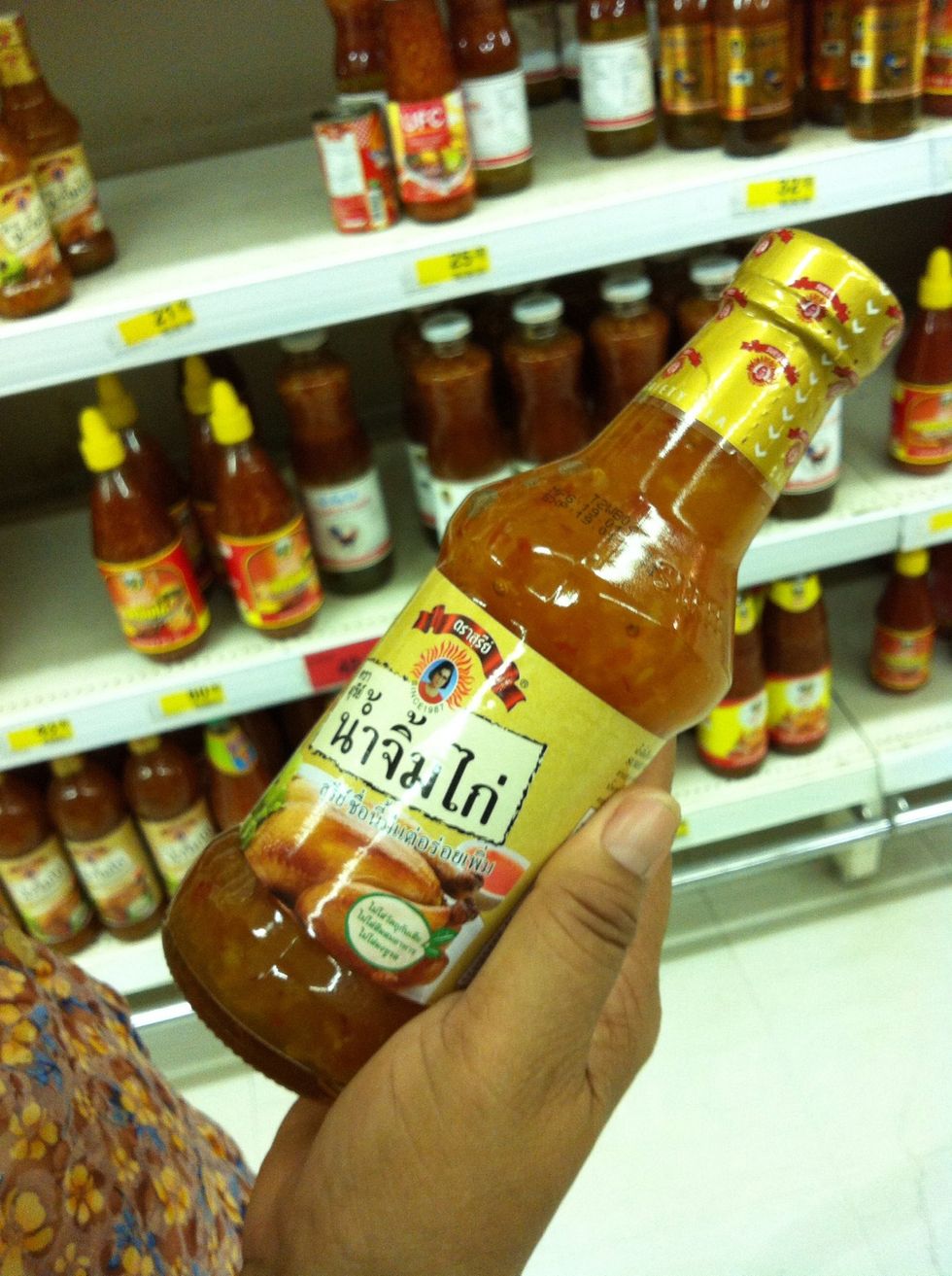 Sauce with meal is the Thai chicken sauce. It were sweet and sour tease. \u0e04\u0e23\u0e31\u0e49\u0e07\u0e19\u0e35\u0e49 \u0e40\u0e27\u0e25\u0e32\u0e21\u0e35\u0e19\u0e49\u0e2d\u0e22\u0e40\u0e25\u0e22\u0e15\u0e49\u0e2d\u0e07\u0e43\u0e0a\u0e49 \u0e19\u0e49\u0e33\u0e08\u0e49\u0e34\u0e21\u0e44\u0e01\u0e48\u0e2a\u0e33\u0e40\u0e23\u0e47\u0e08\u0e23\u0e39\u0e1b \u0e41\u0e01\u0e49\u0e02\u0e31\u0e14\u0e44\u0e1b\u0e01\u0e48\u0e2d\u0e19 (\u0e1a\u0e32\u0e07\u0e17\u0e35\u0e41\u0e21\u0e48\u0e1b\u0e23\u0e30\u0e19\u0e2d\u0e21\u0e01\u0e47\u0e2a\u0e39\u0e49\u0e22\u0e35\u0e48\u0e2b\u0e49\u0e2d\u0e19\u0e35\u0e49\u0e44\u0e21\u0e48\u0e44\u0e14\u0e49\u0e23\u0e4a\u0e2d\u0e01\u0e01)