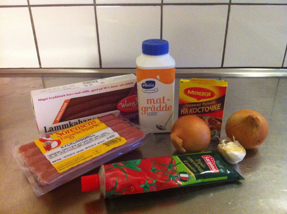 Sausage stroganoff is a swedish version of the russian dish beef stroganoff. It is simple, super fast and childishly tasty.