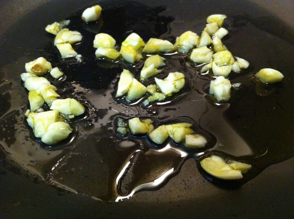 Saut\u00e9 garlic in olive oil