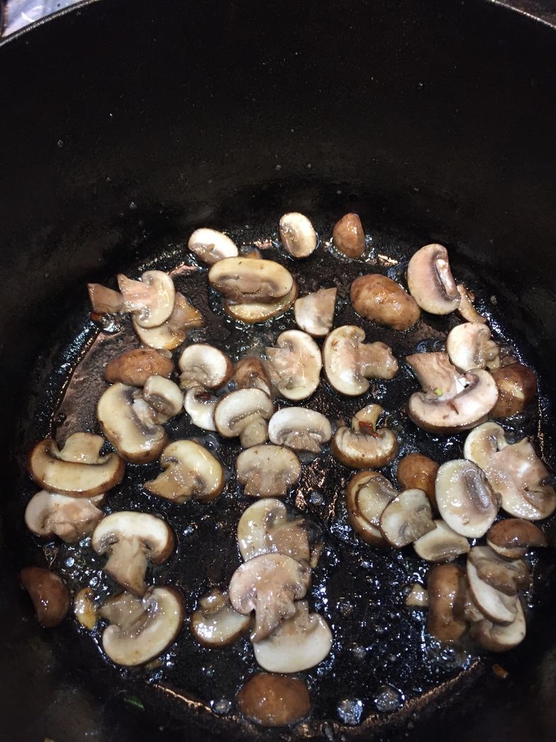 https://guides.brit.co/media-library/saut-u00e9-mushrooms-in-1-tbls-butter.jpg?id=24026848&width=784&quality=85