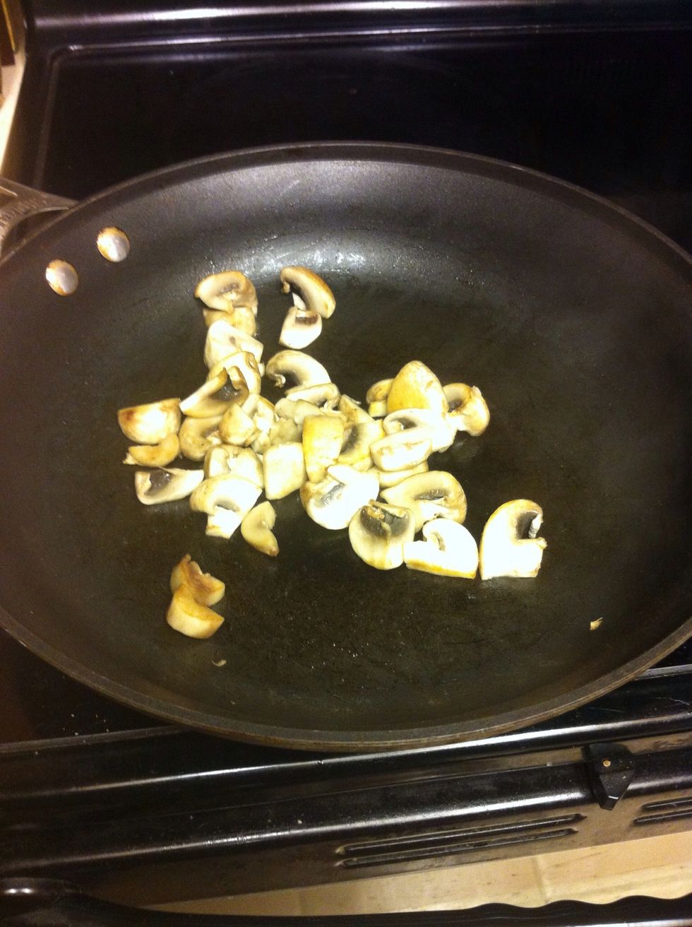 Saut\u00e9 mushrooms in Pam