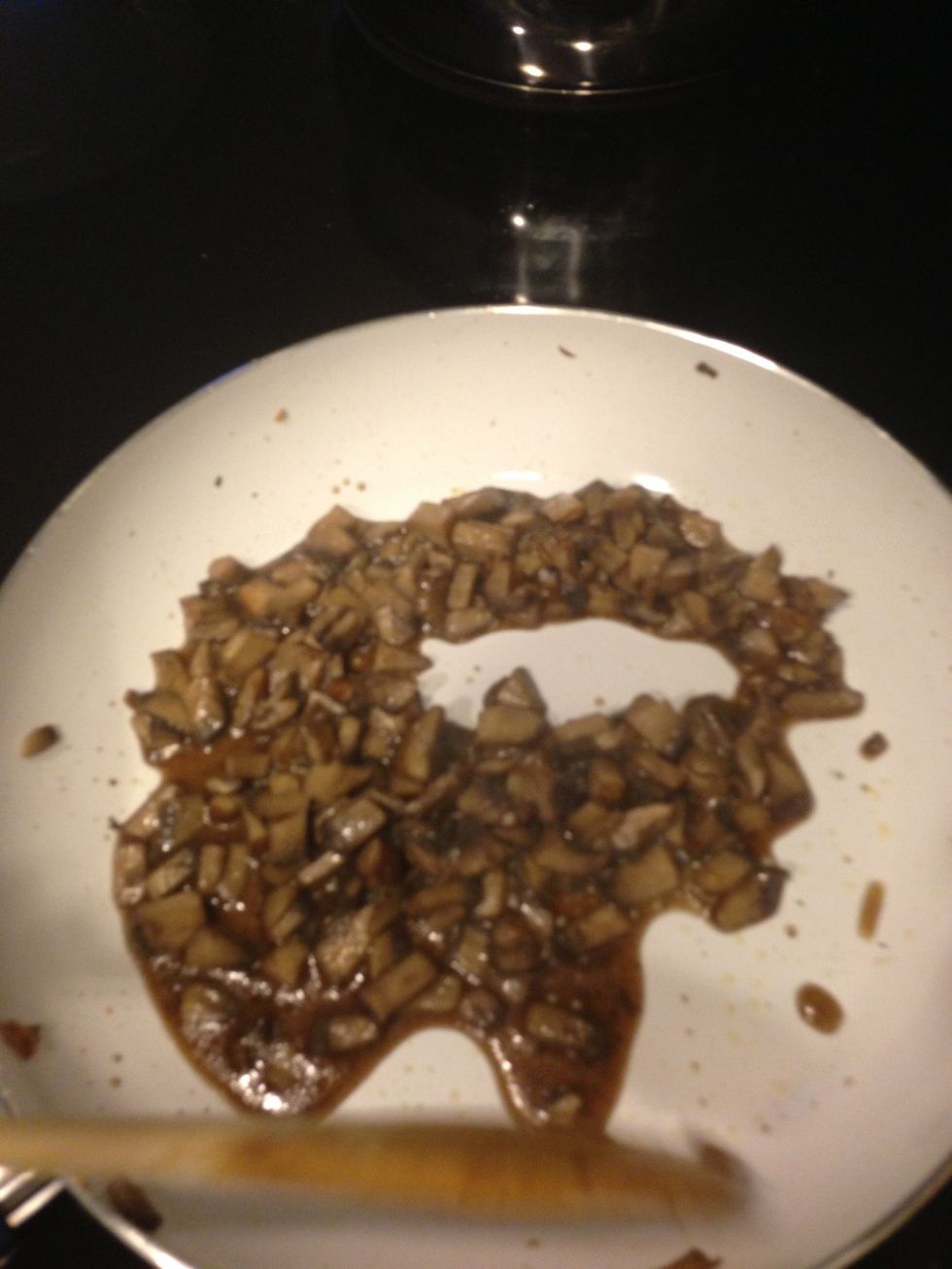 saut\u00e9 mushrooms with oil, salt and pepper on medium until tender. Drain any liquid left over