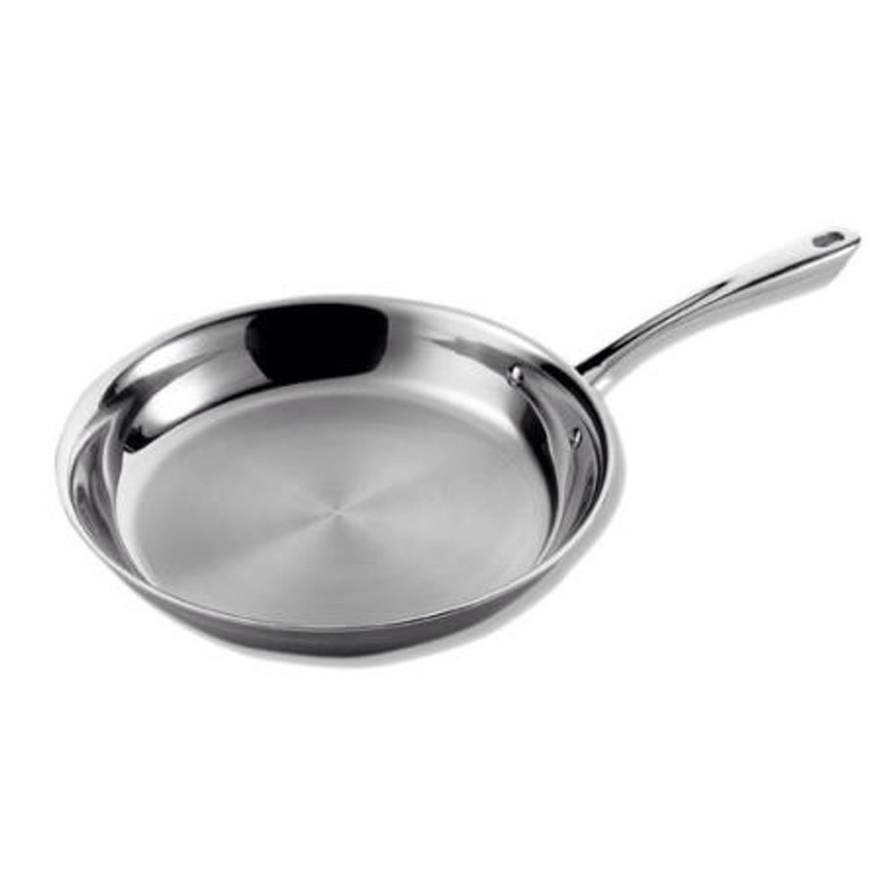 Saut\u00e9 pan I can cook with a saut\u00e9 pan I use this to saut\u00e9 foods
