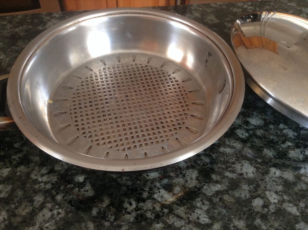 Saut\u00e9 Pan. Used to saut\u00e9 stuff. I can use a saut\u00e9 pan to saut\u00e9 stuff.