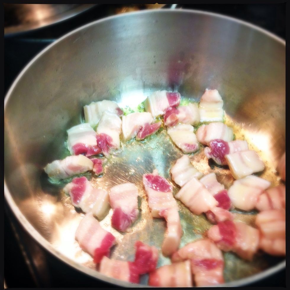 Saut\u00e9 pork belly in oil