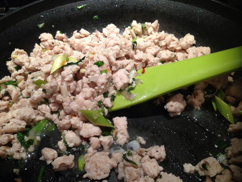 Saut\u00e9 shallot, lemongrass, then add chicken. Sprinkle a pinch of each spice and add a dash of the dressing for flavor while finishing the chicken.