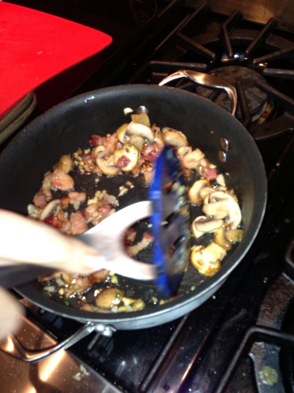 Saut\u00e9 the 2 cloves Garlic, bacon, shallot and mushrooms.