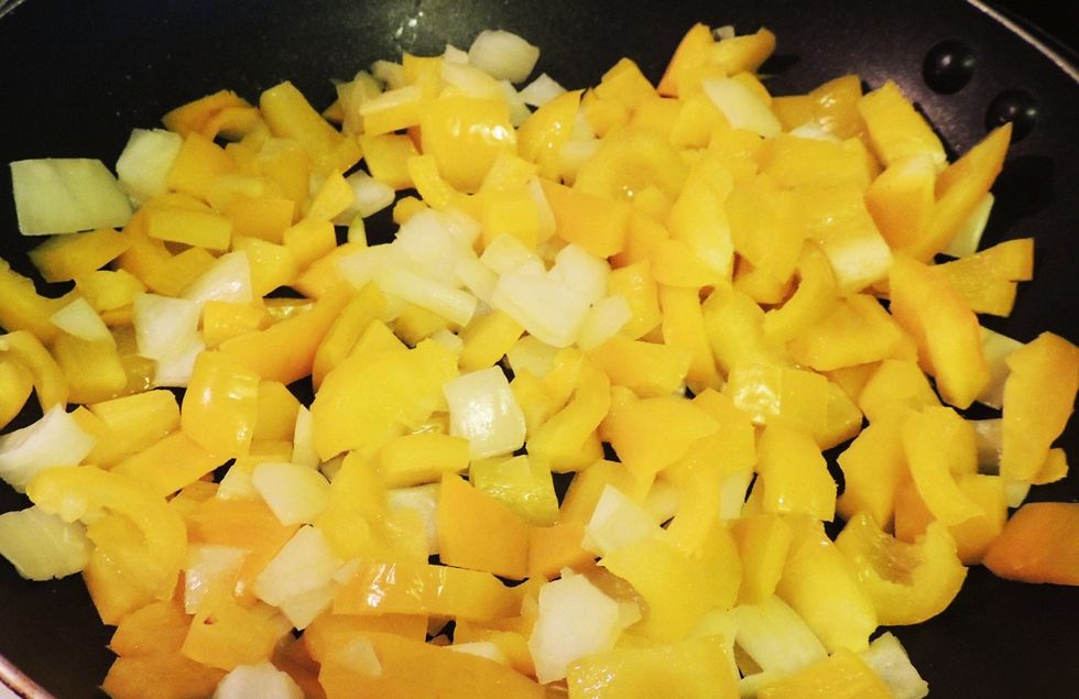 Saut\u00e9e bell pepper and onion after dicing.
