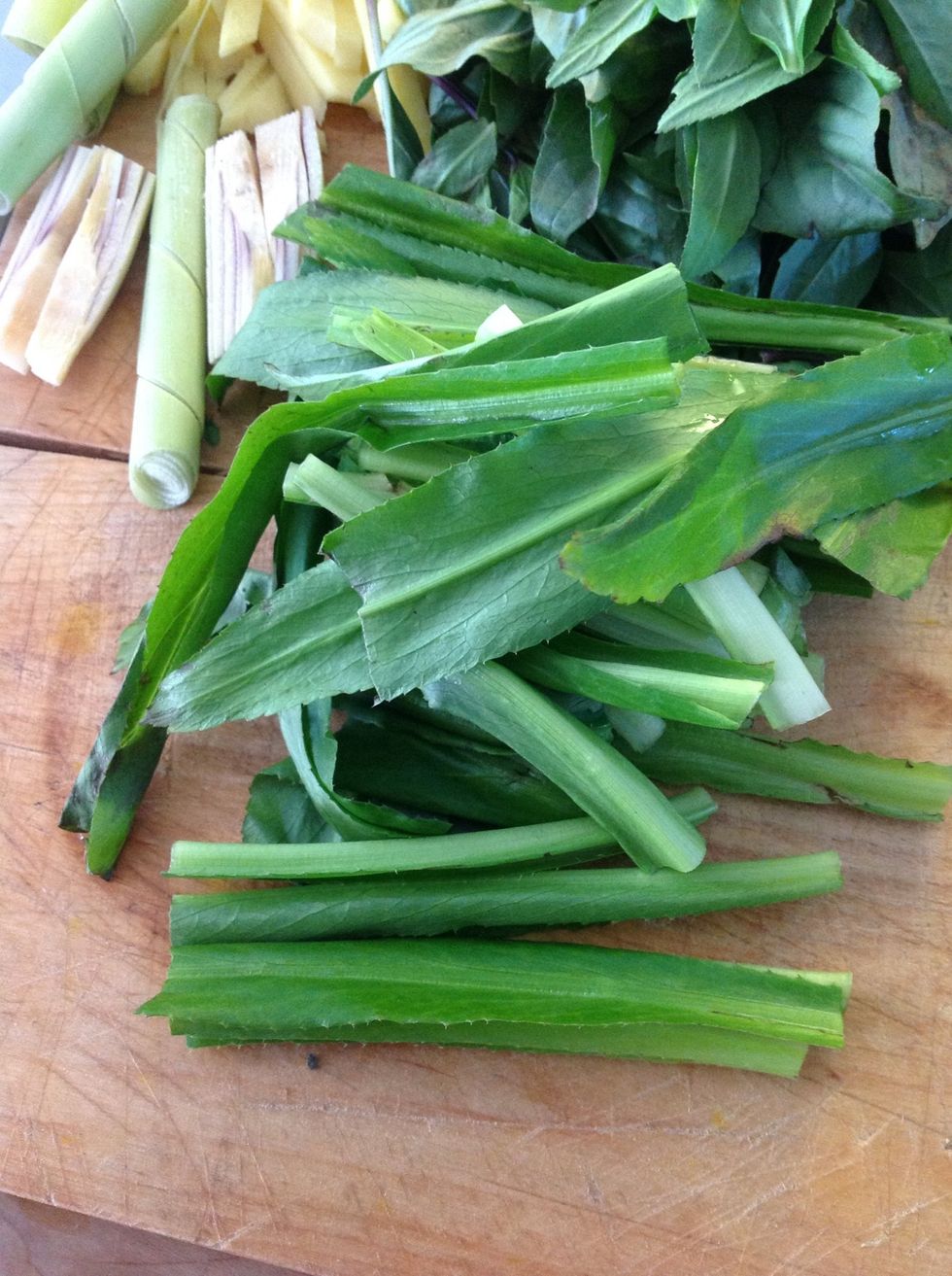Saw leaves rinsed and cut into thirds