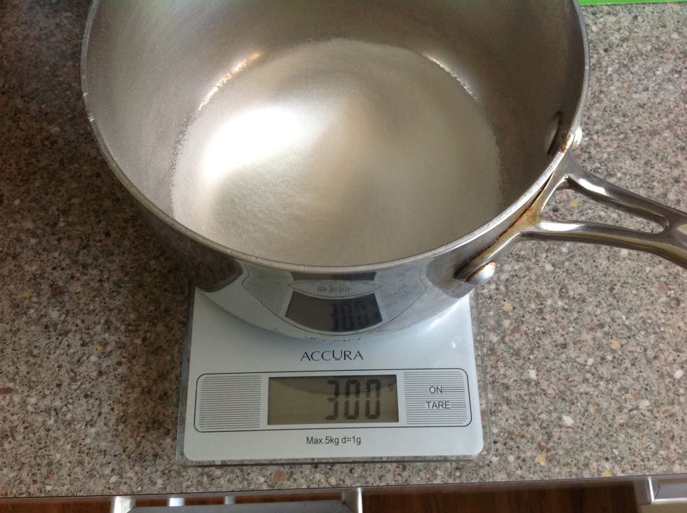 Scale 300g caster sugar