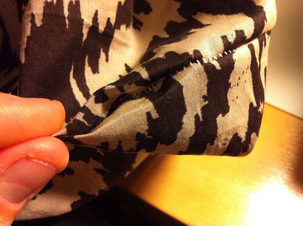 Scarf almost done! Exept for the gaping hole that's left. This you can fold like in the picture, add pins and sew either by hand or sewing machine. The seam will be basically hidden so don't fuss :)
