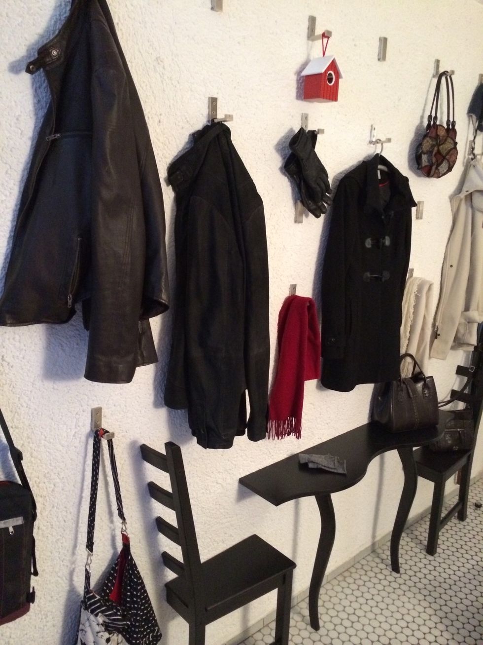 Scarfs, handbags, gloves, hats - everything will find its place.