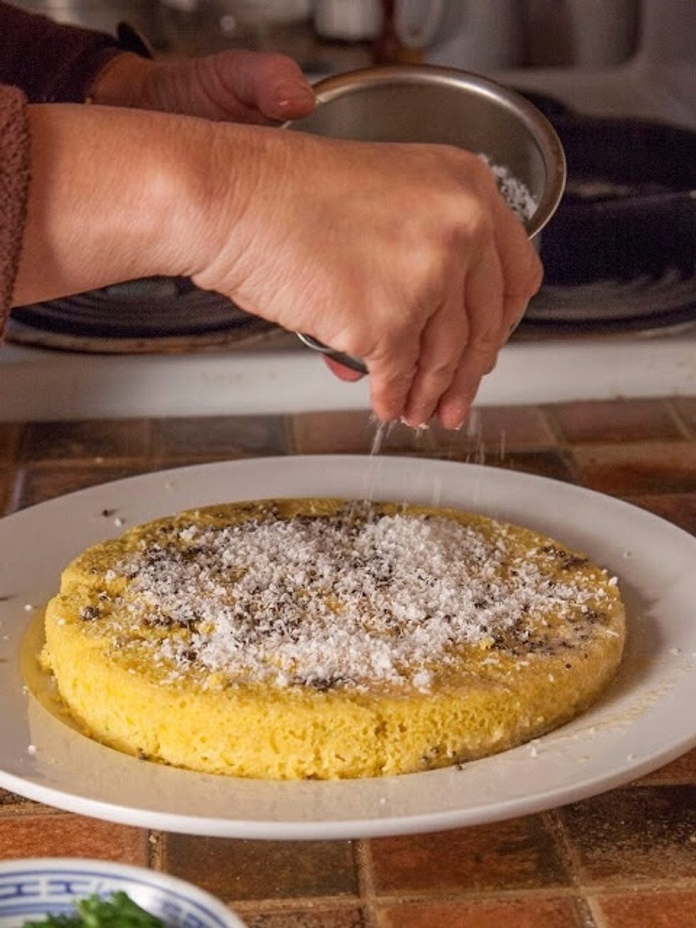 Scatter the top with the grated coconut.