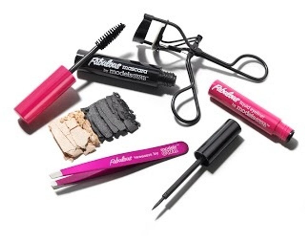 School makeup MUST be soo natural so what I use is light pink lip tint ,clear lip gloss ,eyelash curler ,brown kohl liner and for my lashes I apply some vaseline with a clean mascara wand..