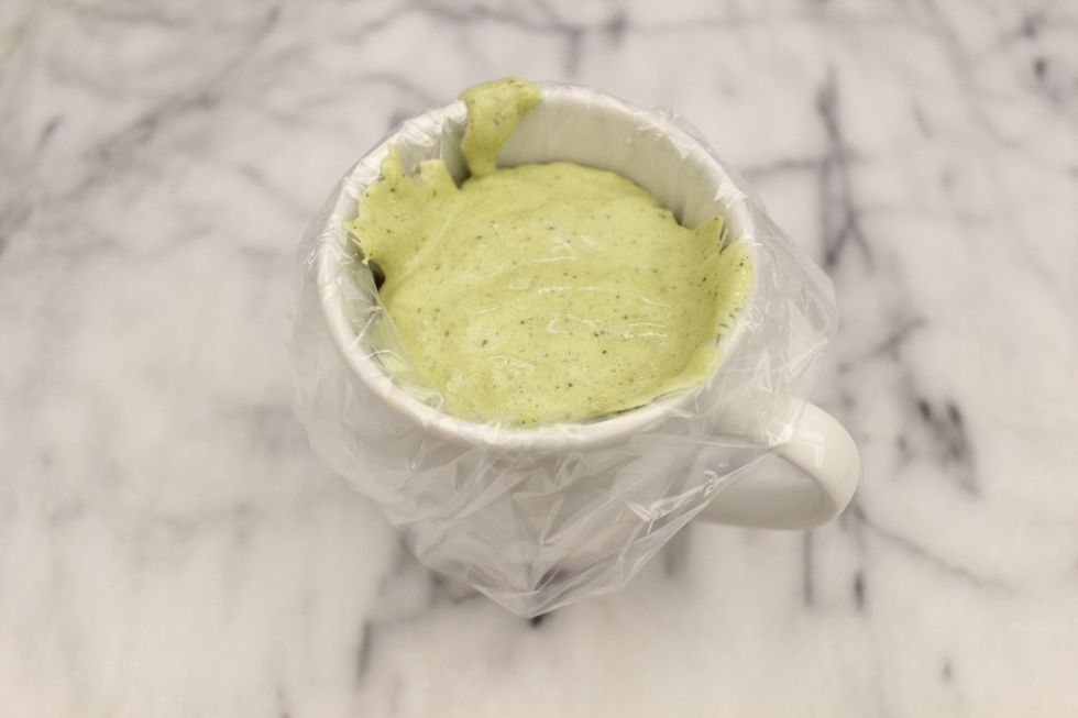 Scoop 1 cup of the cake batter into a sandwich bag. Use a cup or a nearby lazy person to hold up the sandwich bag so the batter doesn't get everywhere as you fill it.