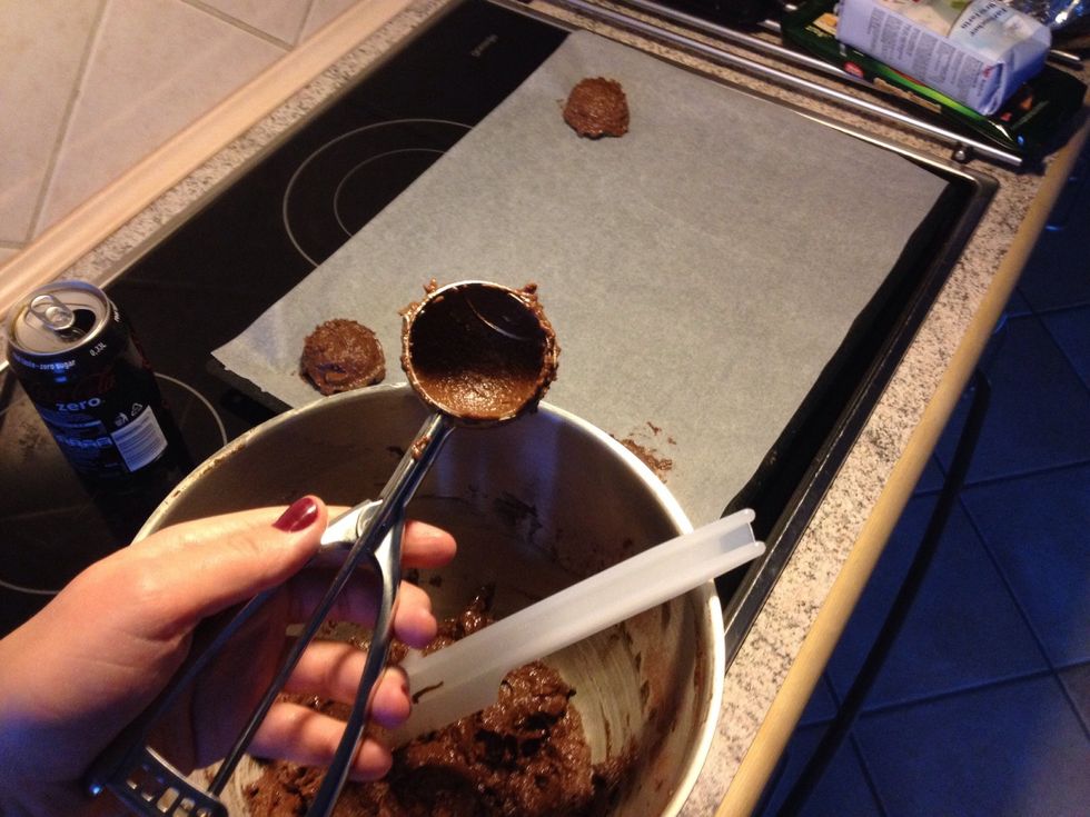 Scoop around 12-14 cookies