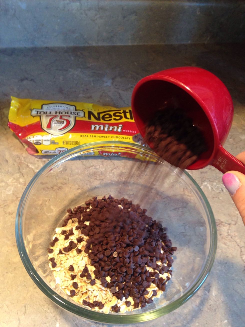 Scoop chocolate chips and add to the oats.