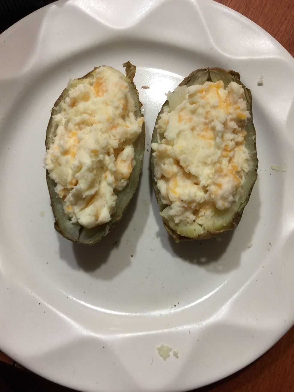 Scoop into the potatos