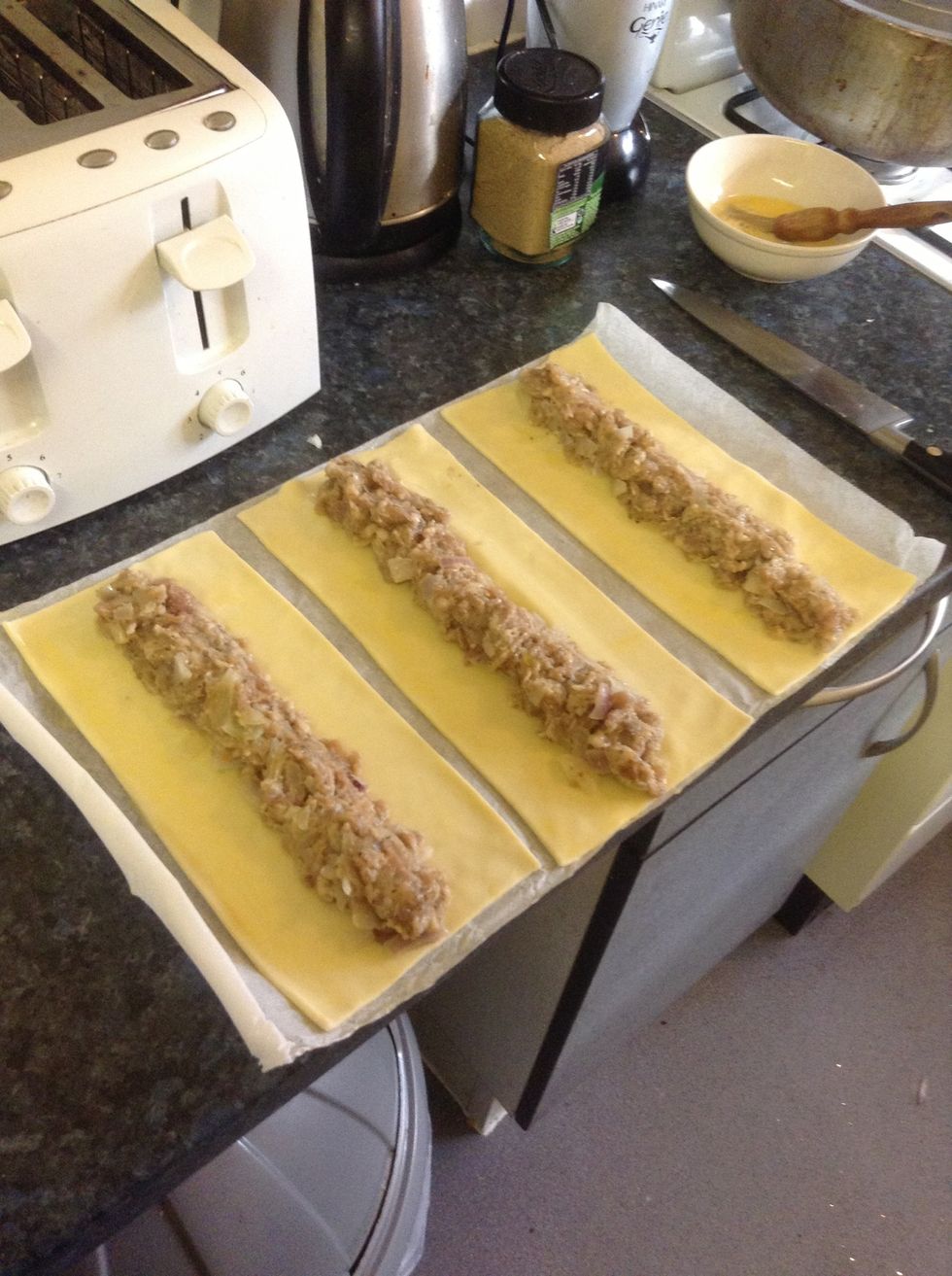 Scoop mixture onto pastry in the middle as shown.