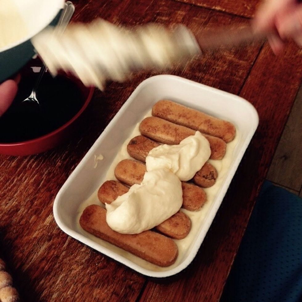 Scoop some cream on top, spread it and shake the tray to even it out and fill all the gaps. Then repeat with the Savoiardi layer, until you run out of either cream or Savoiardi.