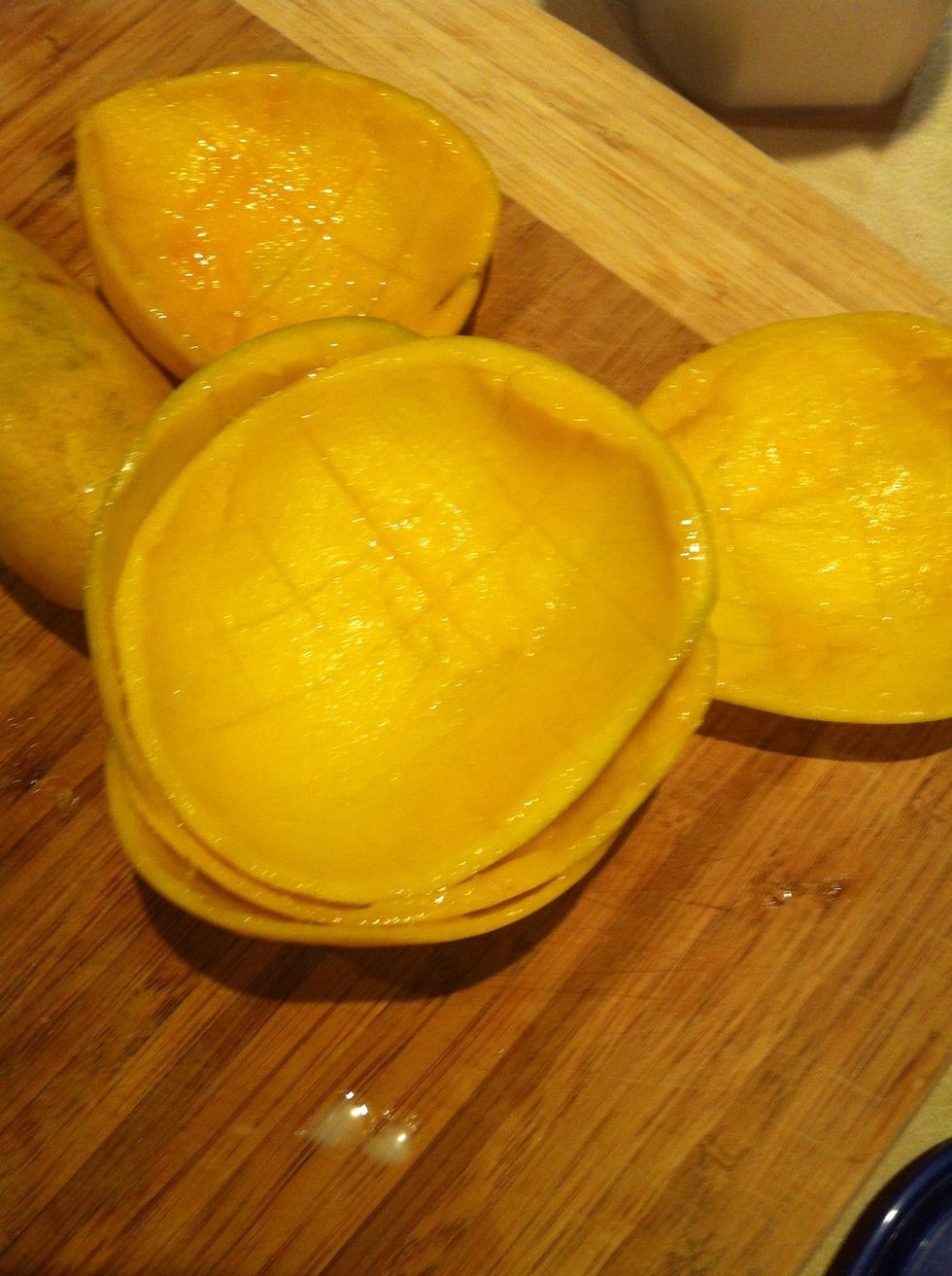Scoop the mango out an put it into the food prossesor