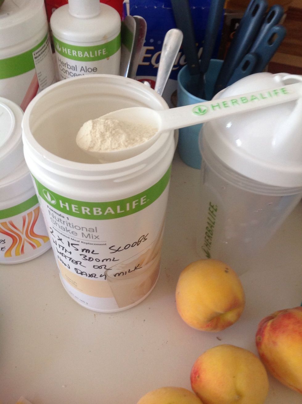 Scoop the shake powder...