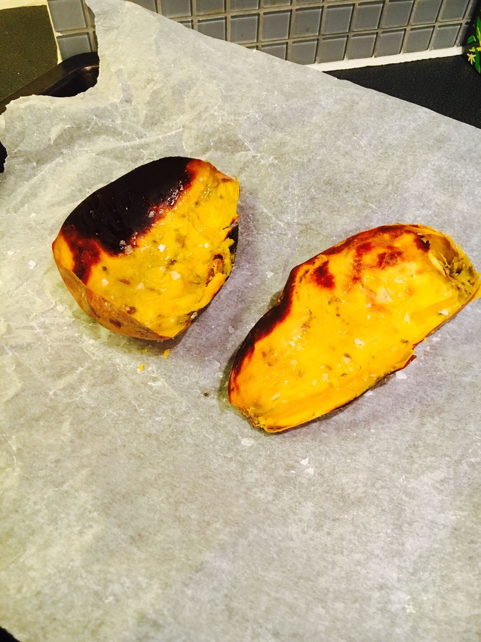 Scrape out the "meat" and leave a little on the edges to keep from falling apart. Drizzle with oil and salt. Heat for 5-10 mins until crispy