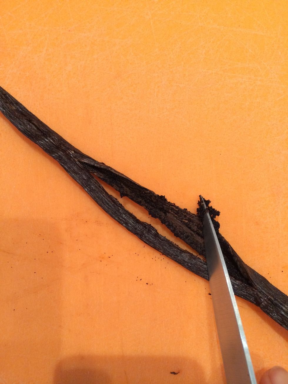 Scrape the seeds with the top of the knife