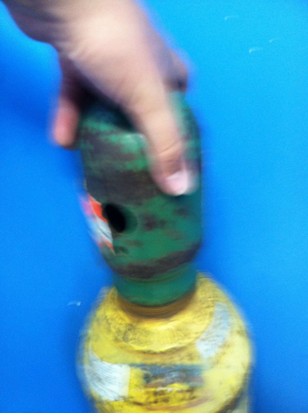 Screw the nozzle guard back on the old tank