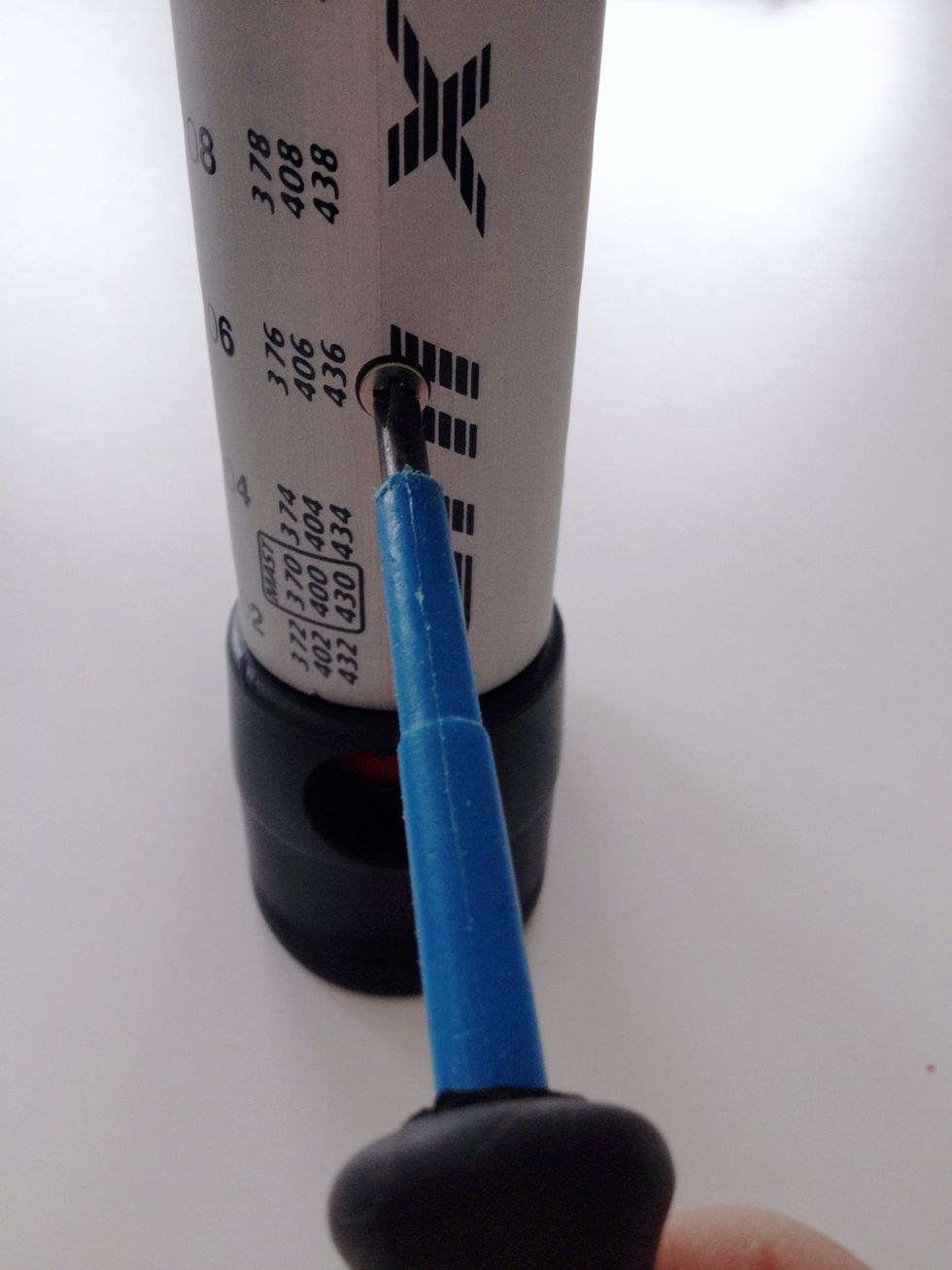 SDM-version only (RDM-version: please continue with step #9): open the screw connecting the extension-tube with the cup