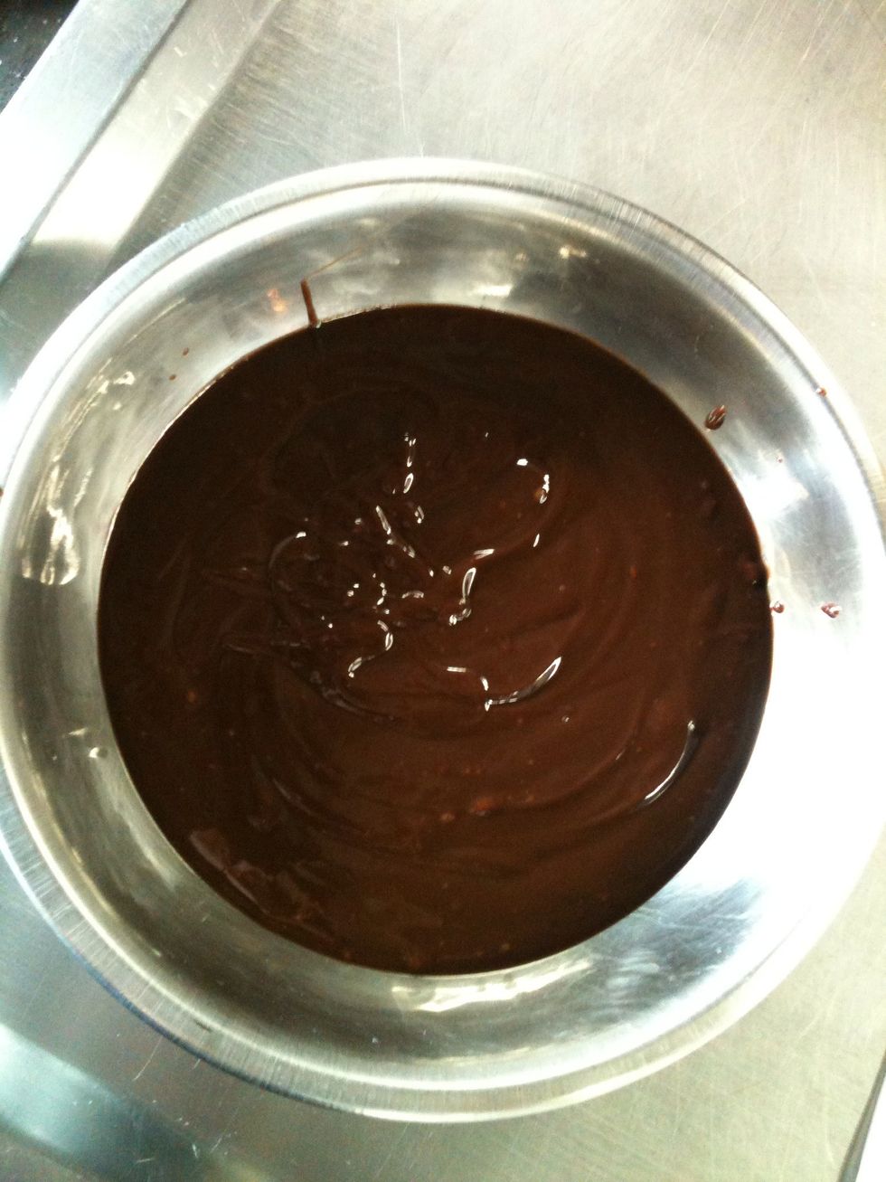 Se agrega el licor de naranja (base aceite) y se lleva a la nevera aproximadamente entre 1 a 12 horas.