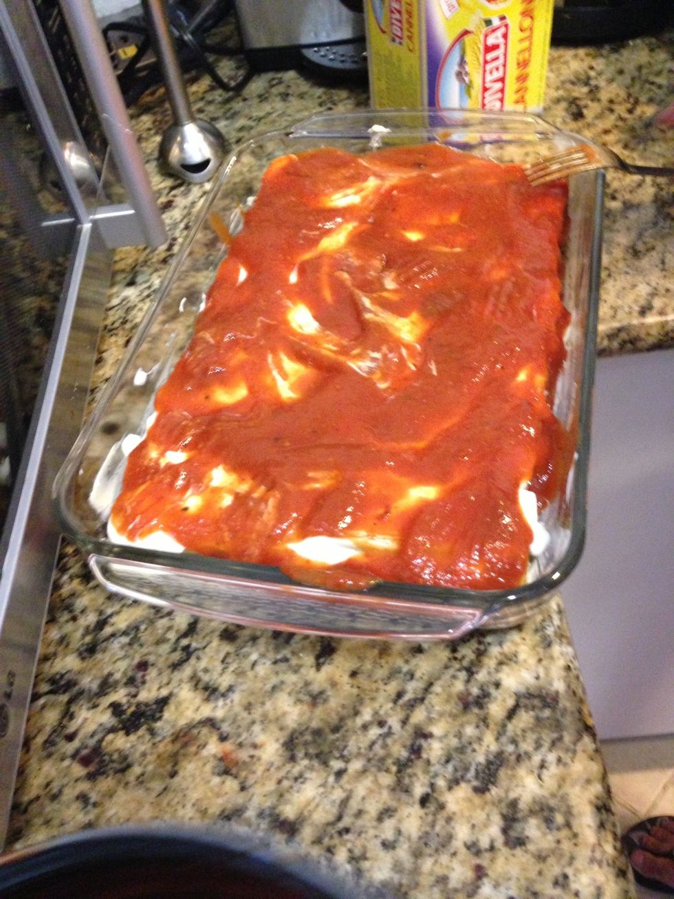 Se cubre con la salsa que queda