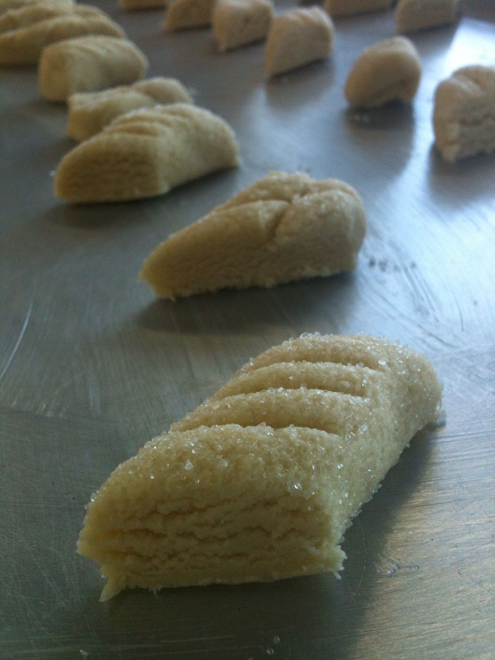 Se engrasa el molde y se colocan las galletas para llevarlas al horno durante 10 minutos maximo