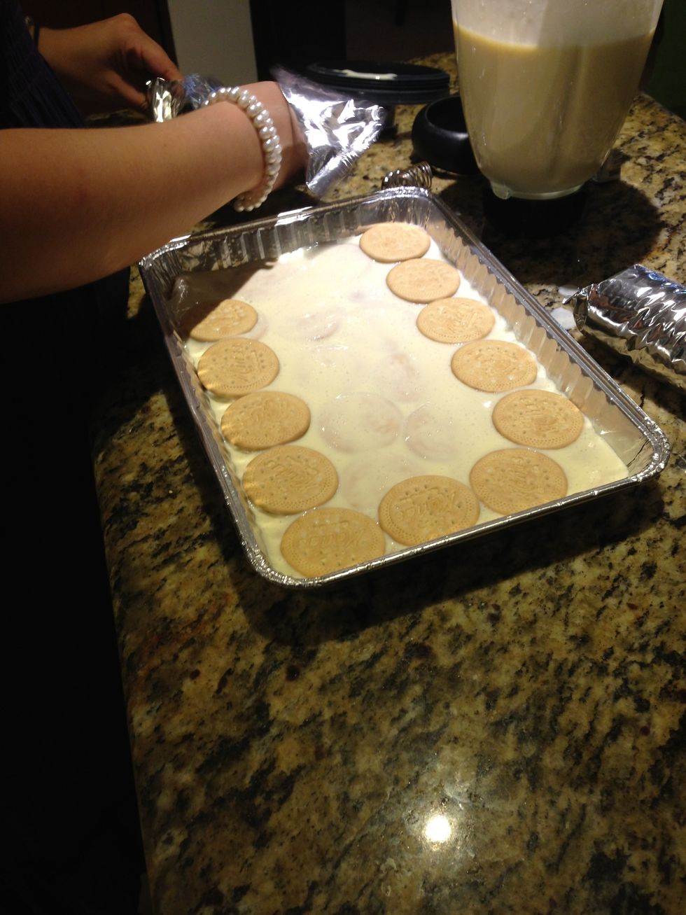 Se pone otra capa de galletas encima